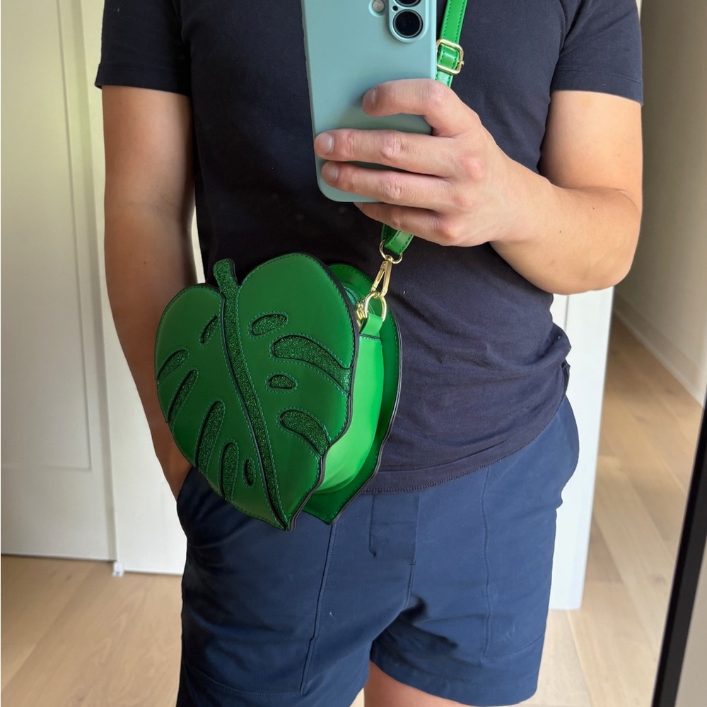Monstera Green Leaf-Shaped Faux Leather PU Crossbody Bag - Picture 4 of 6